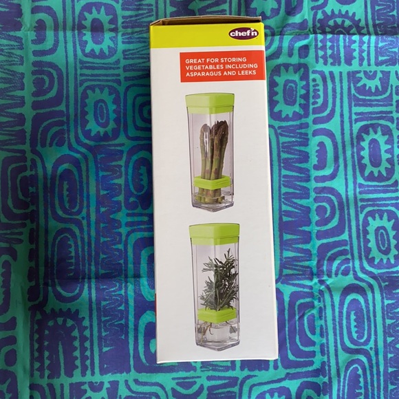 Chef’n Herbfresh Keeps Herbs Fresh Longer - Picture 2 of 11